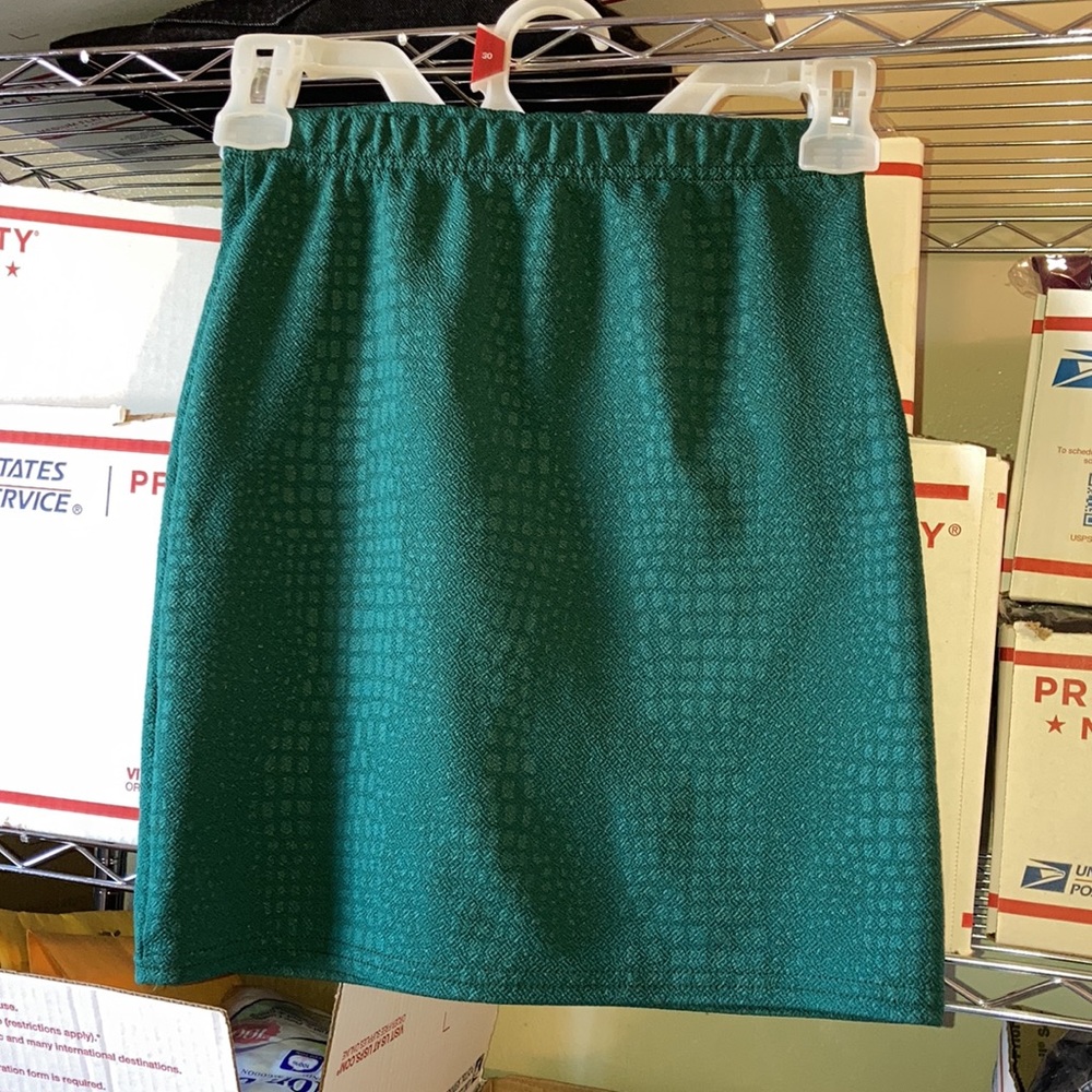 Pretty little thing Mini Green Skirt Women Size 4
